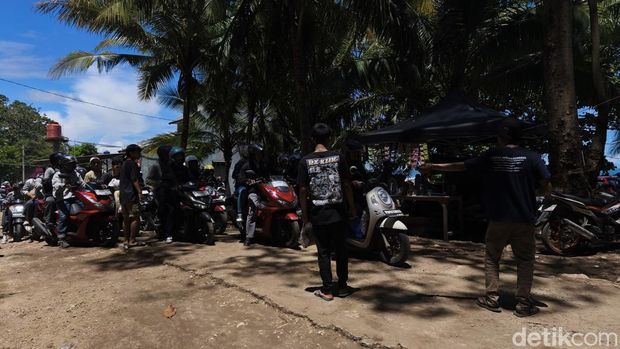 Di hari ke-3 Lebaran, Rabu (2/4/2025) Pantai Sawarna, Lebak, Banten dikunjungi 15 ribu wisatawan.