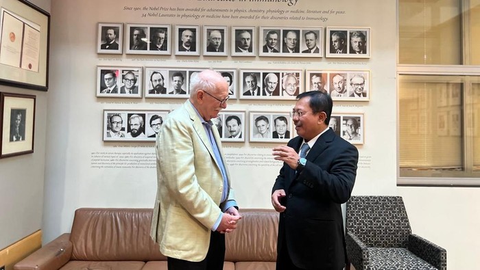 Penasihat Khusus Bidang Kesehatan Presiden, Terawan Agus Putranto, memberikan kuliah umum di Harvard Medical School (Sekolah Kedokteran Harvard) di Boston, Massachusetts, Amerika Serikat (AS). Salah satu hal yang dia paparkan adalah mengenai Immunotherapy Nusantara.