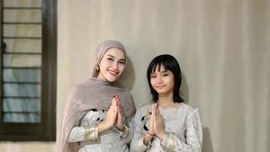 5 Foto Artis Pakai Baju Lebaran Melayu, Ayu Ting Ting Sarimbit dengan Anak