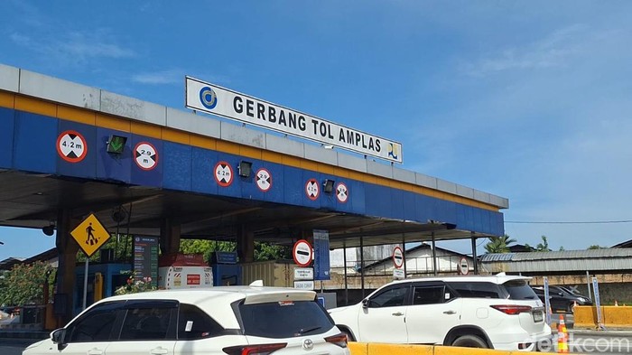 Gerbang tol amplas. (Felicia Gisella br Sihite/detikSumut)