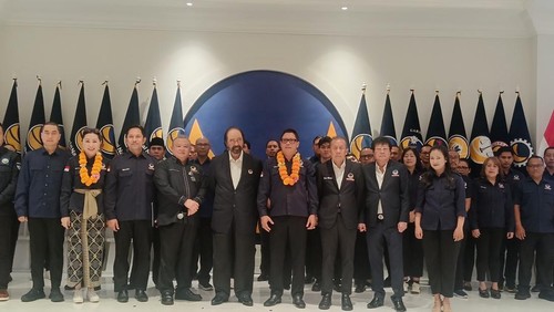 Serah terima jabatan dan pelantikan pengurus DPW Nasdem Bali periode 2024-2029 di kantor DPW Nasdem Bali, Kamis (3/4/2025). I Nengah Senantara menggantikan Julie Laiskodat sebagai Ketua DPW NasDem Bali.