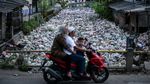 Jorok! Banyak Sampah Menumpuk di Aliran Kalimati Tangerang