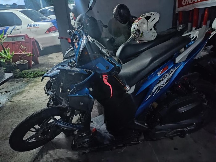 Penampakan kendaraan yang terlibat kecelakaan di u-turn Jalan Majapahit, Sunten, Jomblangan, Banguntapan, Bantul. Kamis (3/4/2025).