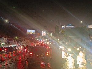Rekayasa One Way Berakhir, Lalu Lintas Menuju Puncak Bogor Padat Malam Ini