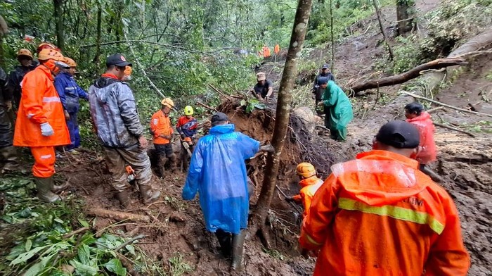 Lalin dari Kota Batu ke Mojokerto via Cangar Dialihkan Imbas Longsor
