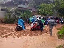 Tebing Longsor di Cibinong Cianjur, Akses Jalan Tertutup