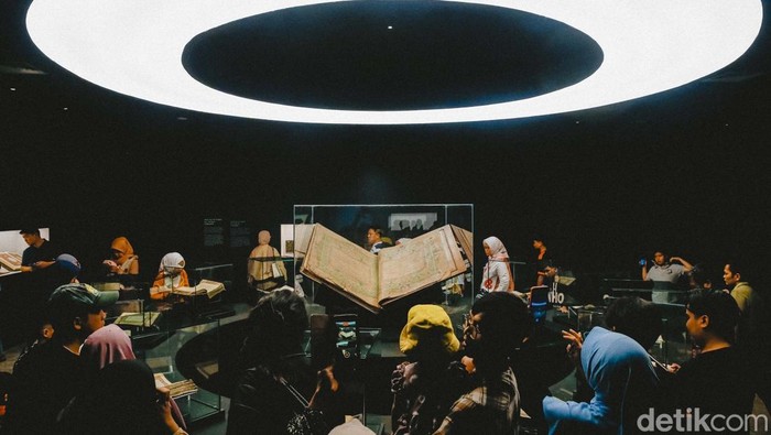 Melihat Peradaban Islam Indonesia di Pameran Misykat Museum Nasional Sebuah pameran yang menampilkan koleksi terkait sejarah peradaban Islam di Indonesia. Pameran ini bernama Misykat yang berlangsung di Museum Nasional Indonesia, Jakarta.