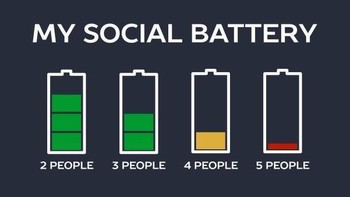 Introvert capek kalau ketemu banyak orang. Kapasitas baterai sosialnya cuma cukup buat ketemu dua orang. Lebih dari itu langsung lowbatt. Foto: X @melpeachy_