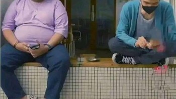 Salah satu momen kumpul Lebaran yang bikin degdegan, ditinggal sama orang yang nggak kenal. Pengin kabur aja rasanya! Foto: Facebook Muhrosse bin Hasan