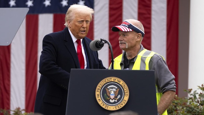 President Donald Trump walks toward the Oval Office after signing an executive order at an event to announce new tariffs in the Rose Garden of the White House, Wednesday, April 2, 2025, in Washington. (AP Photo/Mark Schiefelbein)