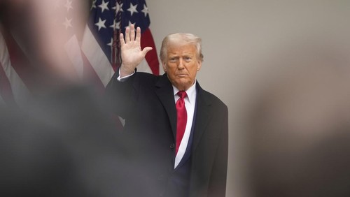 President Donald Trump walks toward the Oval Office after signing an executive order at an event to announce new tariffs in the Rose Garden of the White House, Wednesday, April 2, 2025, in Washington. (AP Photo/Mark Schiefelbein)