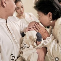 Nikita Willy dan Indra Priawan baru saja menggelar acara akekah untuk putra kedua mereka, Nael Idrissa Djokosoetono. Acara tersebut digelar pada Selasa (1/4/2025), bertepatan dengan hari kedua perayaan Lebaran. Foto: Instagram/@yorafebrina