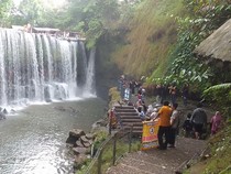 Libur Lebaran, Wisata Air Terjun Temam Lubuklinggau Dipadati Wisatawan