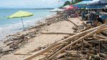 Pantai Kuta Bali Dipenuhi Sampah Kayu dan Plastik
