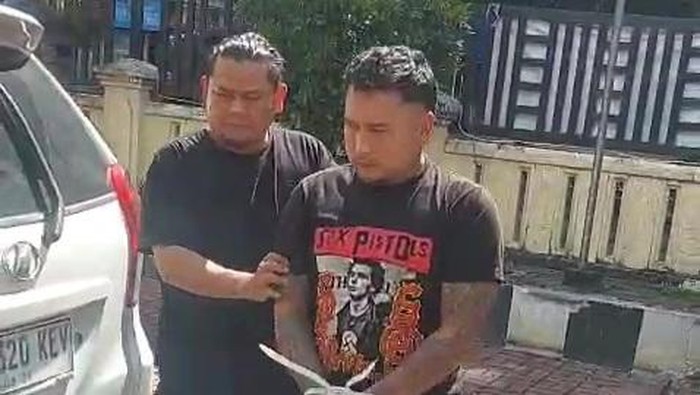 Polisi tangkap preman pemalak pabrik rumahan di Bandung
