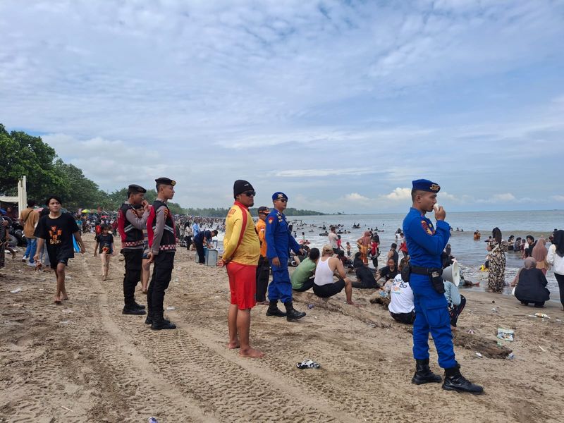 Polisi terapkan rekayasan lalu lintas di menuju kawasan wisata Anyar (dok. Istimewa)