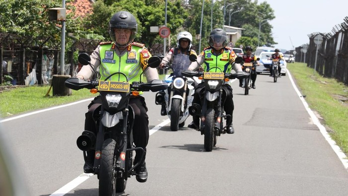 Polresta Bandara Soekarno-Hatta memantau area serta pos pengamanan dan pelayanan Lebaran 2025 di Bandara Soekarno-Hatta jelang arus balik. (dok Ist)