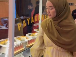 Potret Zaskia Gotik Saat Makan Pasta hingga Cicip Dessert Cantik