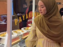 Potret Zaskia Gotik Saat Makan Pasta hingga Cicip Dessert Cantik