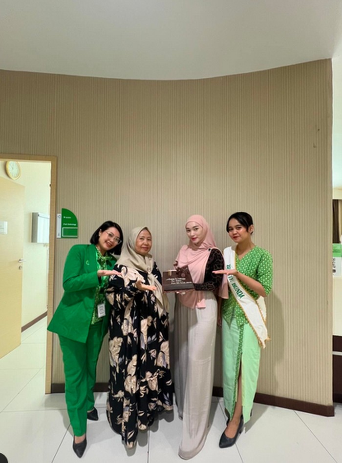 Potret Zaskia Gotik Saat Makan Pasta hingga Cicip Dessert Cantik Potret Zaskia Gotik Saat Makan Pasta hingga Cicip Dessert Cantik