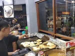 Martabak HAR hingga Mie Celor Diburu Warga Usai Lebaran