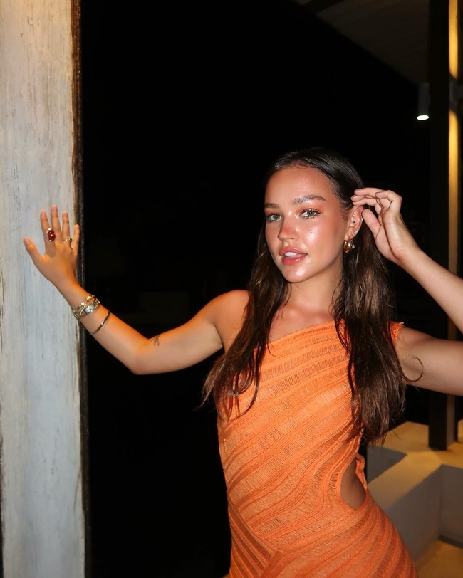 Di Instagram, Sadie sering memamerkan potret cantik sekaligus peran-peran terbarunya. Dalam foto ini, wanita 23 tahun tersebut terlihat menawan untuk sebuah pemotretan.Foto: Instagram Sadie Stanley