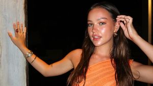 Potret Cantik Sadie Stanley, Adu Akting Bareng Jackie Chan di Karate Kid 2