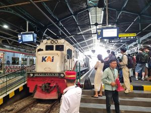 20 Kereta Api Berhenti Luar Biasa Imbas Gempa Bantul