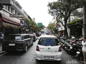 Bandung Diserbu Wisatawan, Parkir Liar Bermunculan