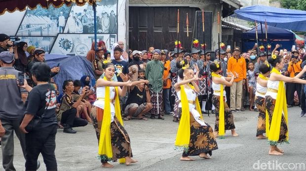 Suasana tradisi Bakda Mangiran di Mangiran, Trimurti, Srandakan, Bantul, Kamis (3/4/2025).