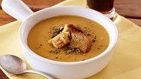 Identik dengan budaya minum bir, di Jerman ternyata ada sup yang terbuat dari bir. Bahan-bahannya berupa bir hitam, lemak, krim, kuning telur, tepung dan sebagian yang diberi tambahan keju. Foto: Khits