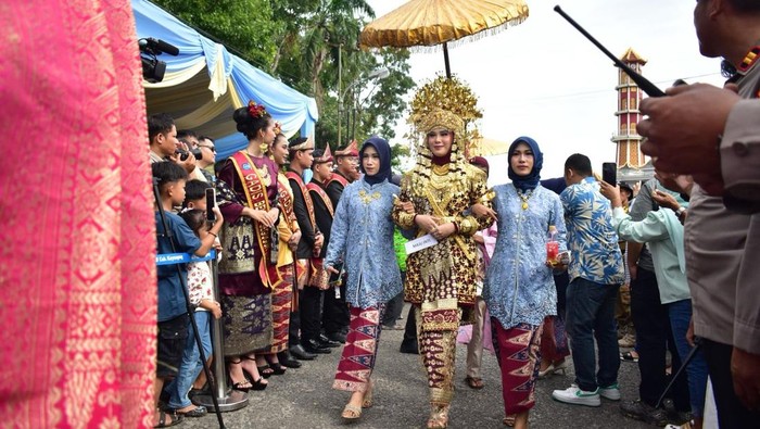 Tradisi arak-arakan pengantin di Kayu Agung, OKI.