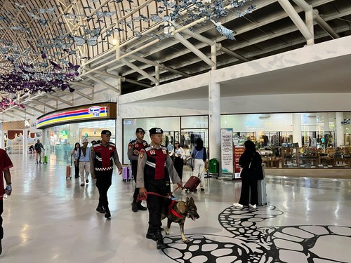 Polda Bali mengerahkan Unit K9 di Bandara Ngurah Rai, Badung, Bali, selama libur Lebaran 2025.