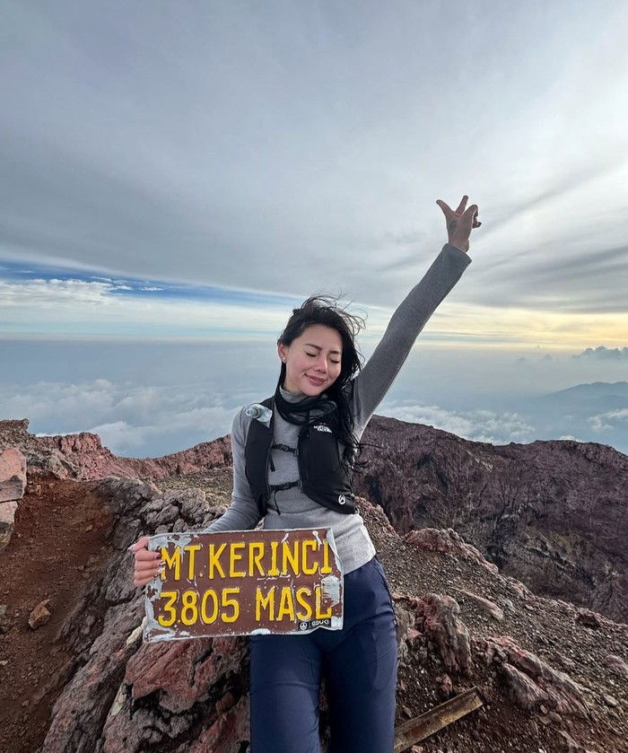Wendy Walters di gunung-gunung di Indonesia Wendy Walters di gunung-gunung di Indonesia