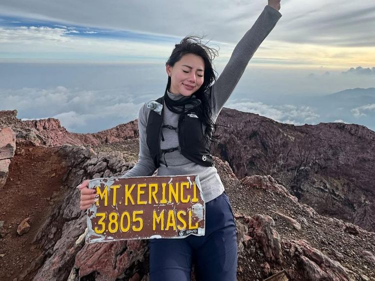 Mumpung Masih Libur, Ingin Naik Gunung? Intip Inspirasi dari IG Wendy Walters