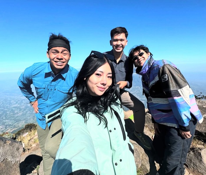 Wendy Walters di gunung-gunung di Indonesia Wendy Walters di gunung-gunung di Indonesia