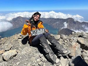 Tiket Mendaki Gunung Rinjani Naik Mulai November 2025, Ini Rinciannya