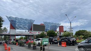 Saat Wisatawan Serbu Pantai Pangandaran