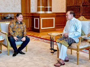 Airlangga Bertemu Anwar Ibrahim Bahas Kebijakan Tarif Trump