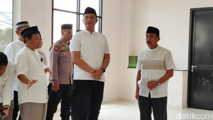 Bupati Klaten, Hamenang Wajar Ismoyo, saat meresmikan Masjid Qolbun Syakur