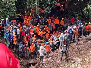 3 Penumpang Pikap Diempas Longsor Jalur Pacet-Cangar Ditemukan Tewas