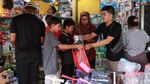 Geliat Pedagang Mainan di Pasar Gembrong, Lebaran tapi Omzet Merosot