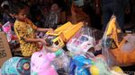Geliat Pedagang Mainan di Pasar Gembrong, Lebaran tapi Omzet Merosot