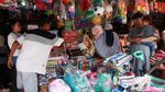Geliat Pedagang Mainan di Pasar Gembrong, Lebaran tapi Omzet Merosot