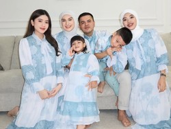6 Foto Irish Bella Lebaran Bareng Keluarga Baru, Kompak Dengan Nuansa Biru