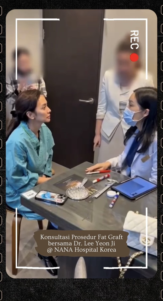 Sementara untuk wajahnya Masayu ditangani oleh dokter Lee Yeon Ji. Dari hasil konsultasinya, ternyata wajah Masayu tergolong masih kencang sehingga belum perlu untuk menjalani face lift. Ia hanya menjalani fat graft agar wajahnya lebih bervolume. Foto: Instagram/@_irishbella_