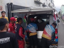 Video: Jenazah 6 Korban Longsor di Pacet-Cangar Dibawa ke Rumah Duka