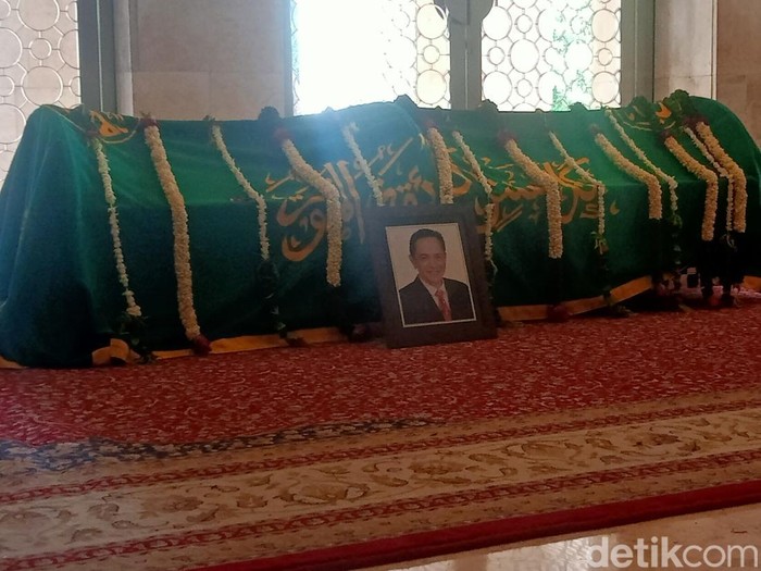 Jenazah Ray Sahetapy Disalatkan di Masjid Istiqlal Jenazah Ray Sahetapy Disalatkan di Masjid Istiqlal pada Jumat (4/3/2025).