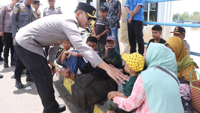 Kapolres Banyuasin AKBP Ruri Prastowo saat meninjau Pelabuhan Tanjung Api-api