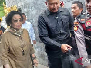Megawati dan Pengurus PDIP Ziarah ke Makam Bung Karno di Blitar